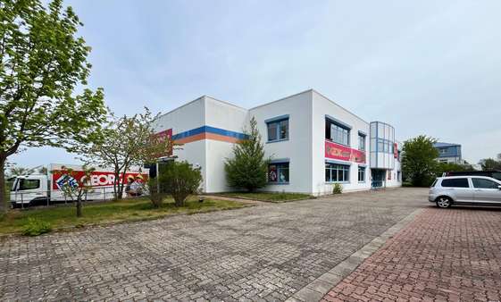 Stellplätze und Außenansicht Stellplätze und Außenansicht - Service in 99098 Erfurt mit 982m² kaufen