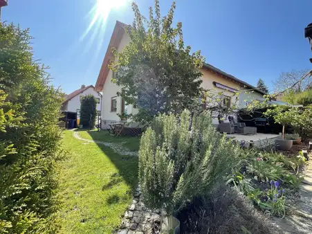 
Ein Haus zum Wohlfühlen – perfekt für Familien oder Paare mit Anspruch an Stil und Qualität.