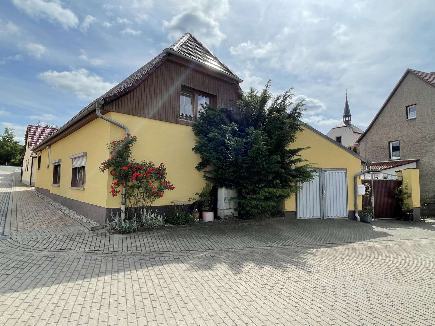 Einfahrt Einfahrt - Einfamilienhaus in 99636 Ostramondra mit 123m² kaufen