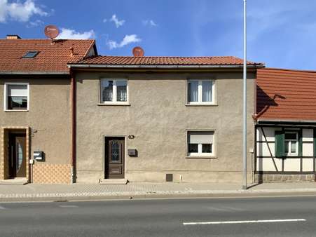Straßenansicht Straßenansicht - Reihenmittelhaus in 99610 Sömmerda mit 90m² kaufen