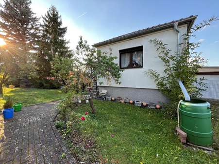 Außenaufnahme Blick auf den Anbau Außenaufnahme Blick auf den Anbau - Bungalow in 99094 Erfurt mit 85m² kaufen