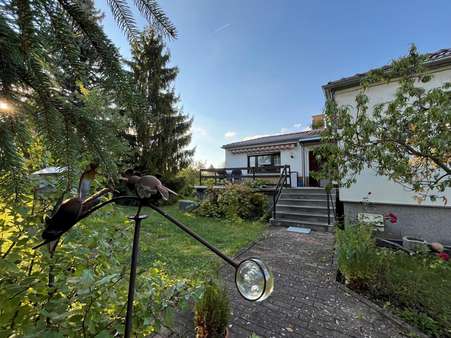Außenaufnahme Blick auf die Terrasse Außenaufnahme Blick auf die Terrasse - Bungalow in 99094 Erfurt mit 85m² kaufen