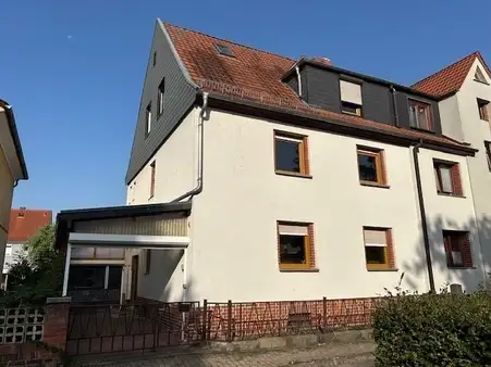 Teilsaniertes Wohnhaus im Stadtteil Salza
