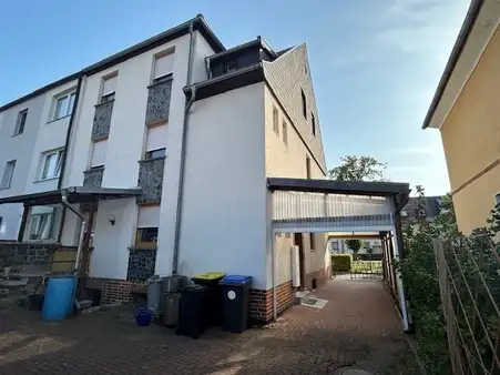 Teilsaniertes Wohnhaus im Stadtteil Salza