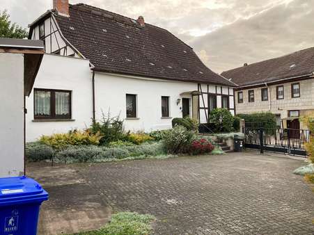 Teilansicht Wohnhaus und Hof - Einfamilienhaus in 99706 Sondershausen mit 209m² kaufen
