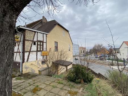 Teilansicht Westgiebel - Mehrfamilienhaus in 06556 Artern mit 250m² kaufen