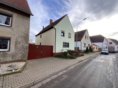 Straßenansicht - Einfamilienhaus in 06571 Roßleben-Wiehe mit 140m² kaufen