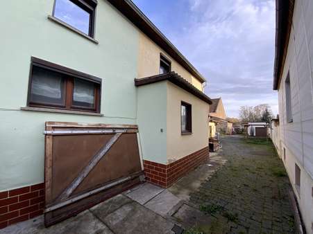 Zufahrt zum Grundstück - Einfamilienhaus in 06571 Roßleben-Wiehe mit 140m² kaufen