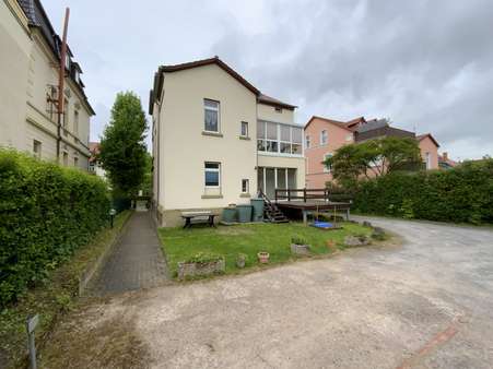 Rückansicht Wohnhaus - Erdgeschosswohnung in 99706 Sondershausen mit 105m² als Kapitalanlage kaufen