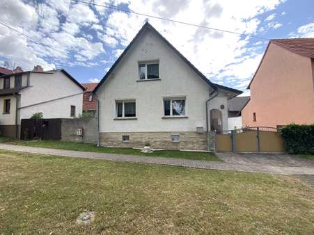 Straßenansicht - Einfamilienhaus in 99706 Sondershausen mit 100m² kaufen