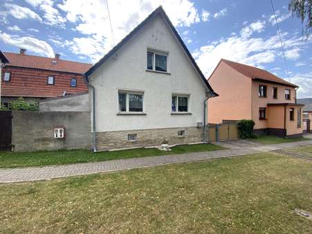 Vorderansicht - Einfamilienhaus in 99706 Sondershausen mit 100m² kaufen