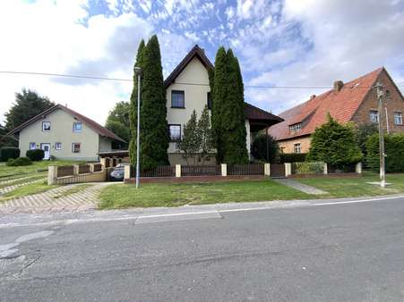 Straßenansicht - Einfamilienhaus in 99718 Greußen mit 110m² kaufen