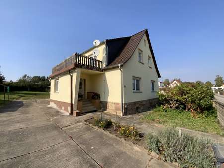 Seitenansicht - Einfamilienhaus in 06571 Roßleben-Wiehe mit 130m² kaufen