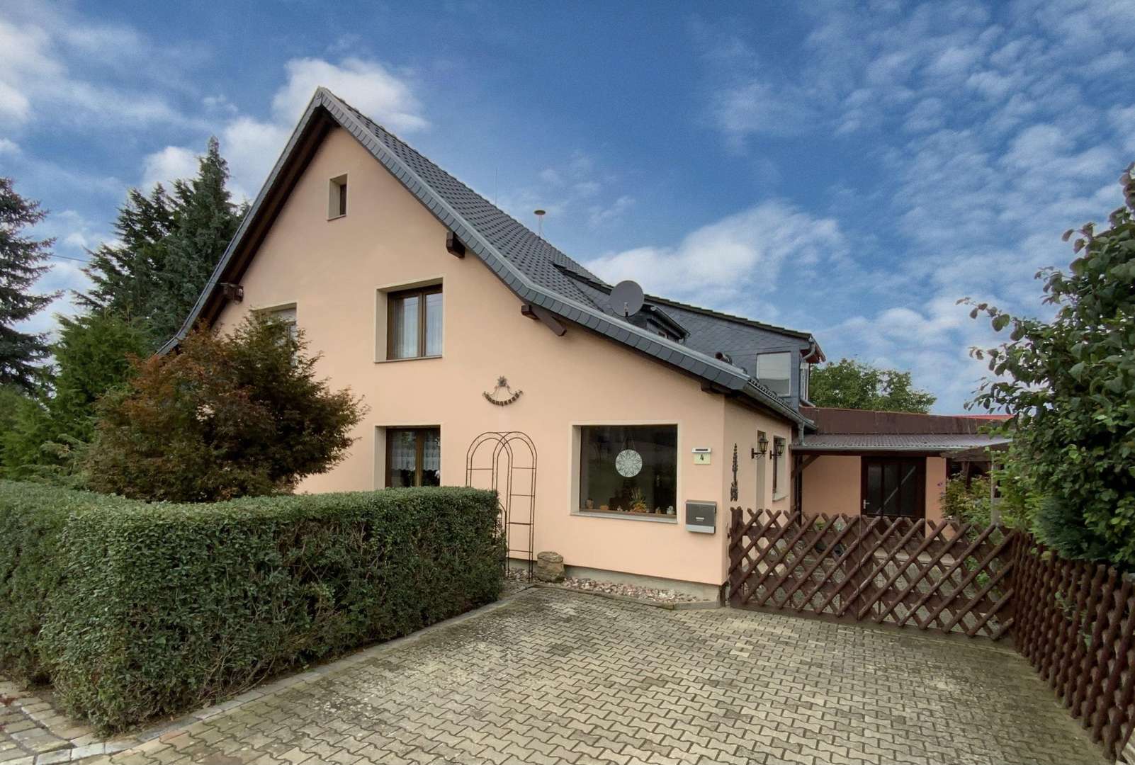 Titelbild - Mehrfamilienhaus in 99718 Greußen mit 350m² kaufen