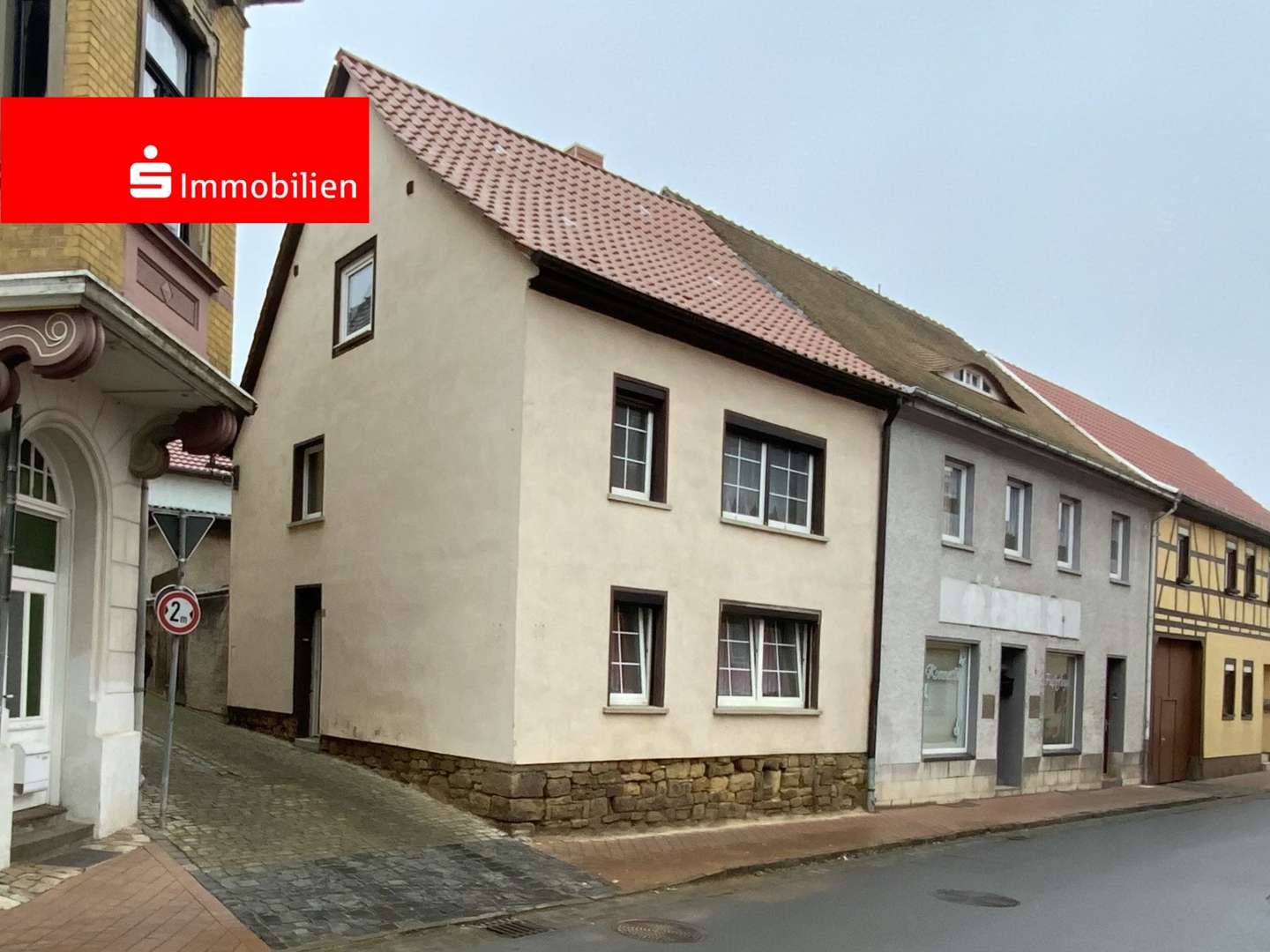 Titelbild Titelbild - Reihenendhaus in 06571 Roßleben-Wiehe mit 105m² kaufen