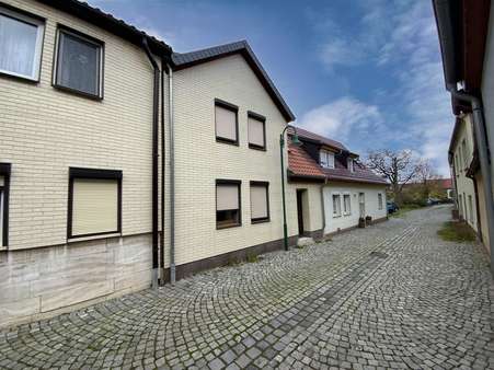 Straßenansicht - Reihenmittelhaus in 06556 Artern mit 90m² kaufen