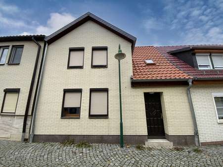 Vorderansicht - Reihenmittelhaus in 06556 Artern mit 90m² kaufen