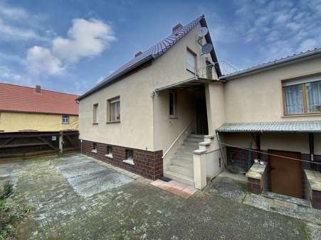 Grundstückszufahrt/Hauseingang - Einfamilienhaus in 06642 Kaiserpfalz mit 145m² kaufen