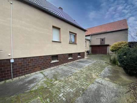 Hof - Einfamilienhaus in 06642 Kaiserpfalz mit 145m² kaufen