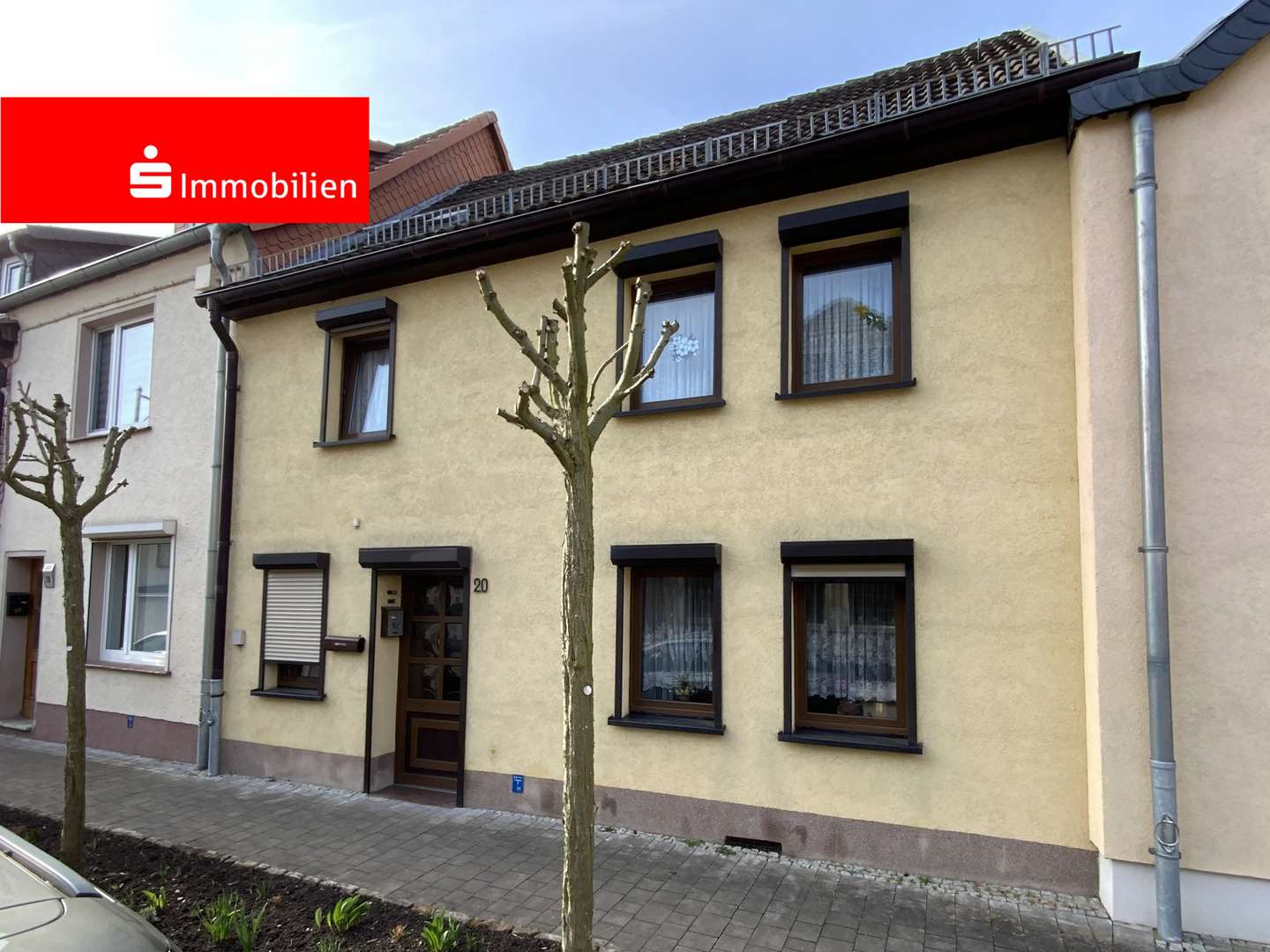 Titelbild Titelbild - Reihenmittelhaus in 99718 Clingen mit 150m² kaufen