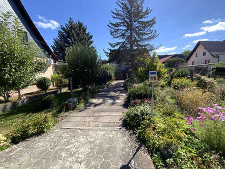 Grundstückszufahrt - Einfamilienhaus in 99706 Sondershausen mit 125m² kaufen