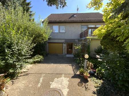 Vorderansicht Haus - Einfamilienhaus in 99706 Sondershausen mit 125m² kaufen