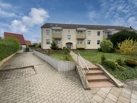 Blick von der Straße - Erdgeschosswohnung in 06556 Artern mit 58m² kaufen