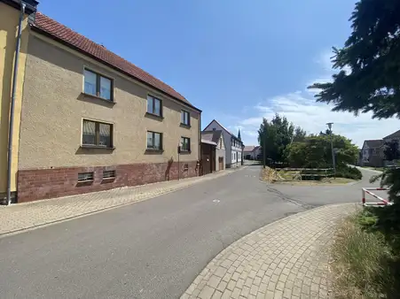 Ländliches Anwesen mit Wohnhaus und Nebengelass 