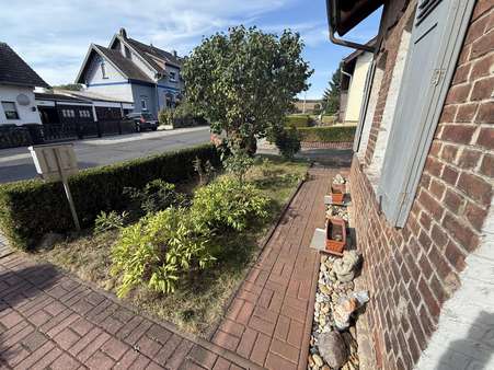 Vorgarten - Doppelhaushälfte in 99706 Sondershausen mit 120m² kaufen