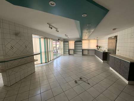 Helle Geschäfts- oder Wohnräume - Zweifamilienhaus in 99955 Herbsleben mit 243m² als Kapitalanlage kaufen