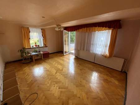 Wohnzimmer - Einfamilienhaus in 99947 Bad Langensalza mit 230m² kaufen
