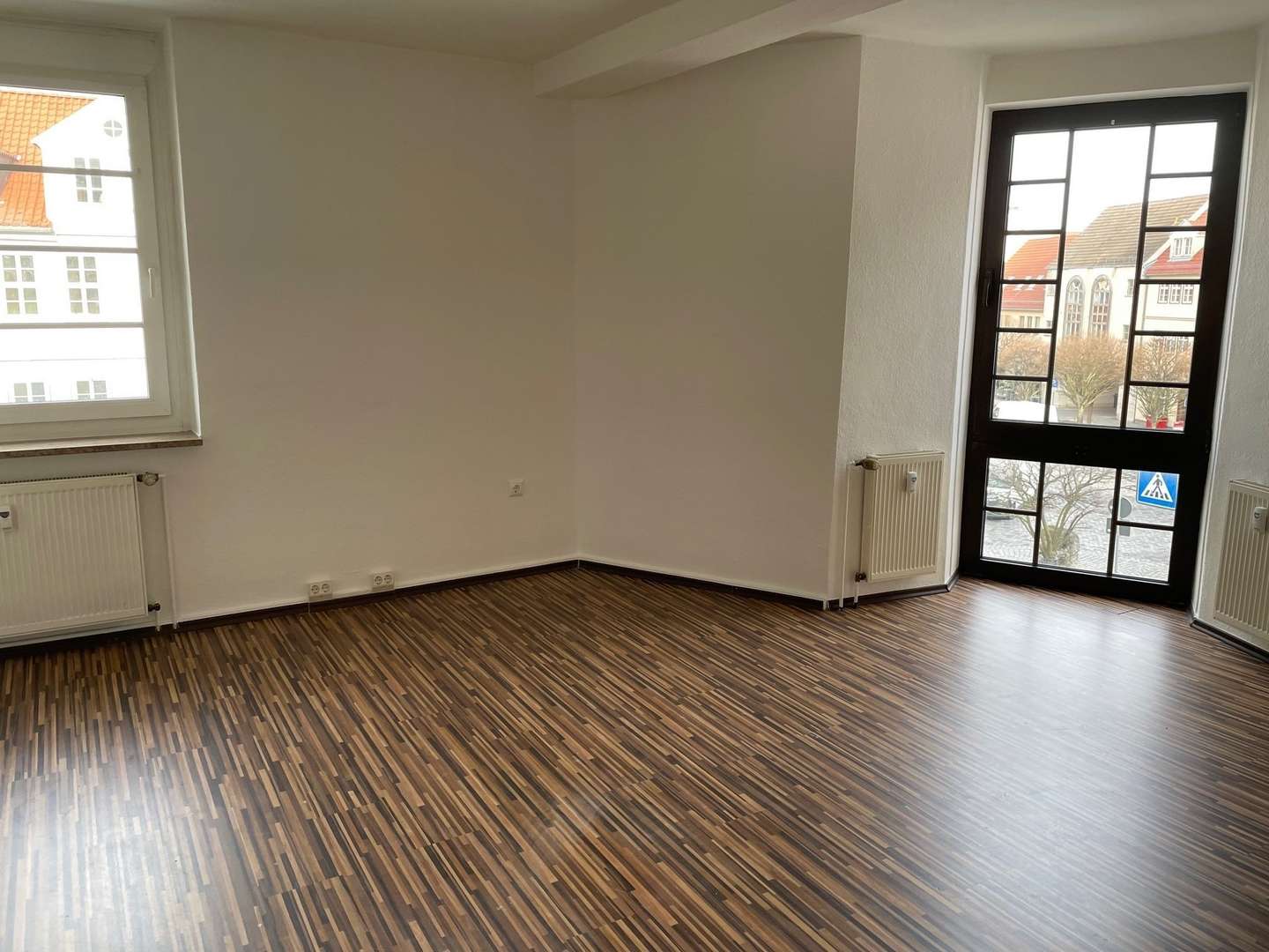 Wohnzimmer mit tollem Ausblick - Etagenwohnung in 99947 Bad Langensalza mit 80m² mieten