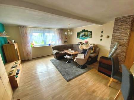 Wohnzimmer  mit Ölofen - Einfamilienhaus in 99988 Heyerode mit 80m² kaufen