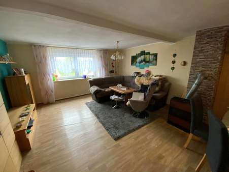 Wohnzimmer  mit Ölofen - Einfamilienhaus in 99988 Heyerode mit 80m² kaufen