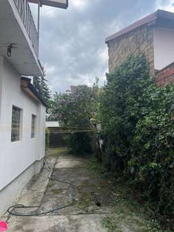 Hof mit Blick zur Garage - Reihenmittelhaus in 99955 Bad Tennstedt mit 130m² kaufen