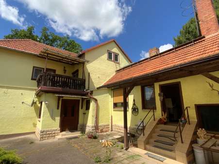 Blick zum Haupteingang Blick zum Haupteingang - Einfamilienhaus in 99947 Bad Langensalza mit 124m² kaufen