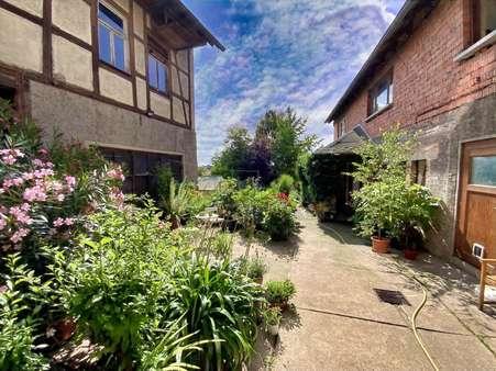 Grüner Innenhof Grüner Innenhof - Bauernhaus in 99986 Oberdorla mit 200m² kaufen