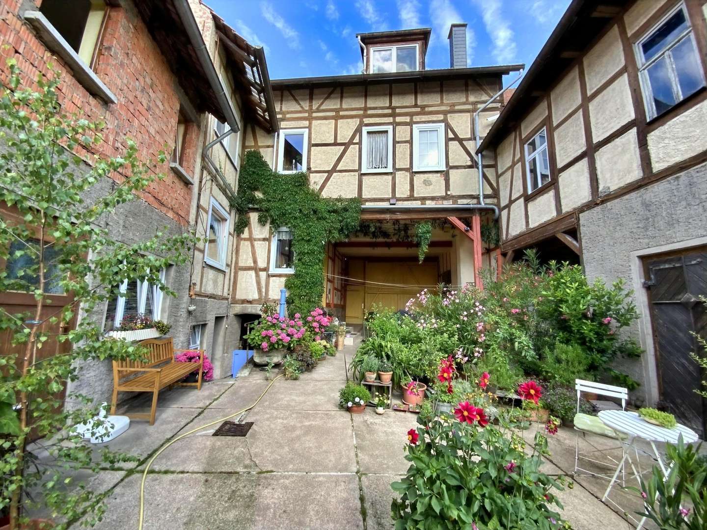 Idyllischer Innenhof Idyllischer Innenhof - Bauernhaus in 99986 Oberdorla mit 200m² kaufen