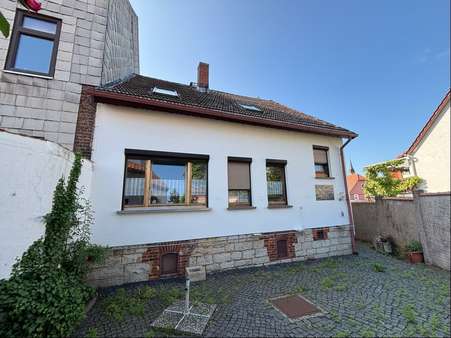 Hofansicht - Reihenendhaus in 37327 Leinefelde-Worbis mit 130m² kaufen