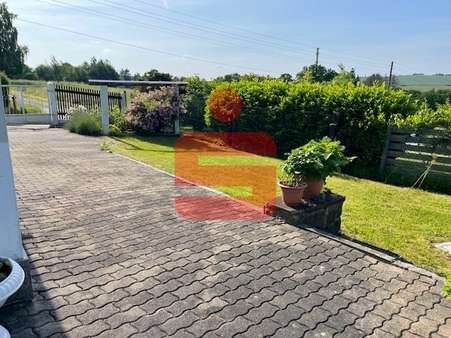 Einfahrt Einfahrt - Zweifamilienhaus in 07973 Greiz mit 172m² kaufen