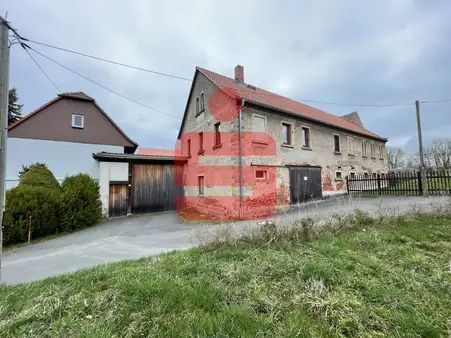 Vierseitenhof mit großem Grundstück