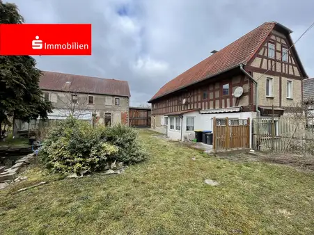 Vierseitenhof mit großem Grundstück