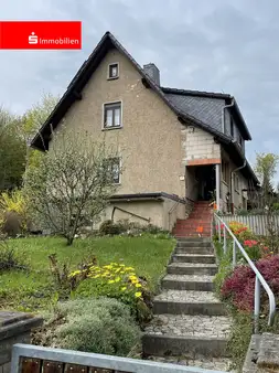 Einfamilienhaus mit großem Grundstück