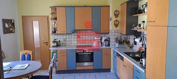 Modernes Wohn- und Geschäftshaus in zentraler Lage