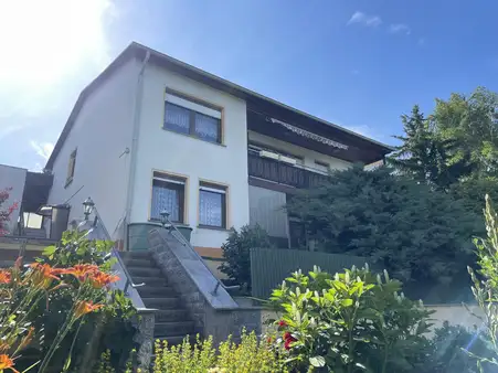 Einfamilienhaus mit Bungalow