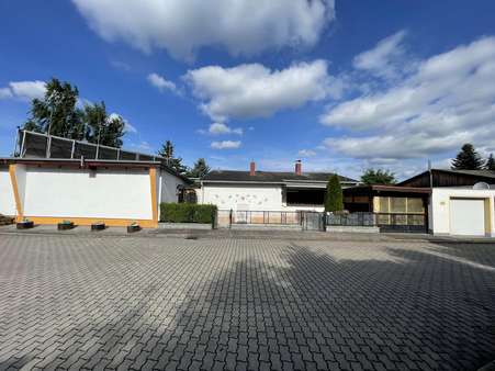 Bungalow - Haupthaus - Garage - Zweifamilienhaus in 07548 Gera mit 230m² kaufen