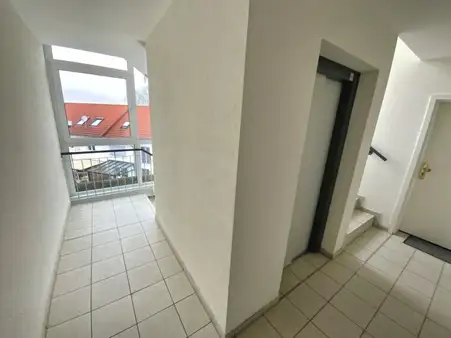 Moderne Wohnung mit Aufzug und Balkon