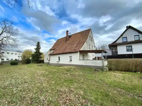 Gepflegter Hof mit Wohnhaus und Nebengelass