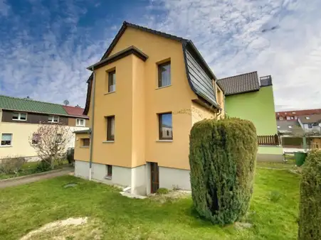 Charmante Doppelhaushälfte in begehrter Wohnlage Altenburgs – Perfekt für Familien!