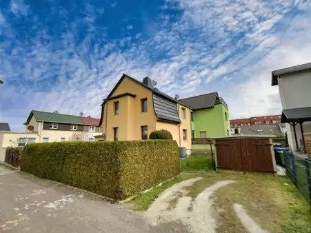 Charmante Doppelhaushälfte in begehrter Wohnlage Altenburgs – Perfekt für Familien!